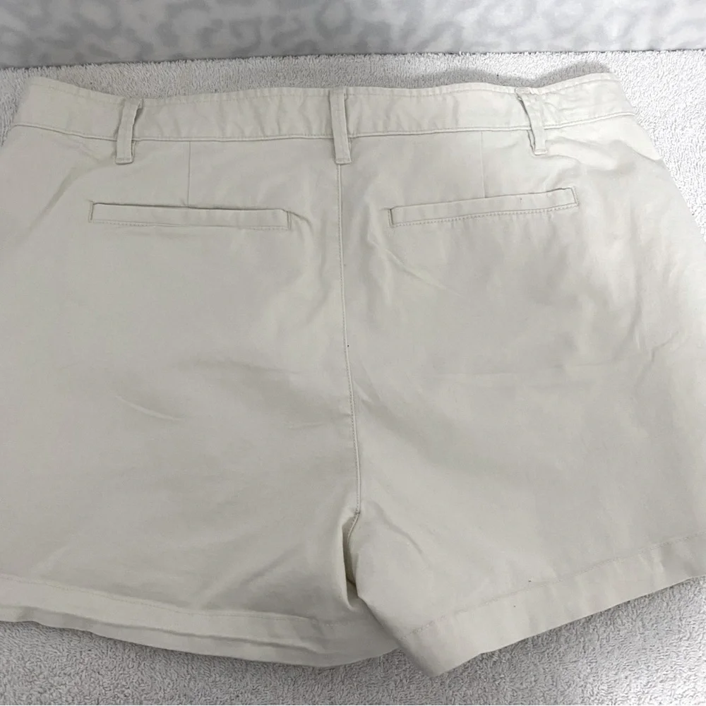 Free Assembly Women’s Chino Khaki Shorts Size 14 Relaxed Casual Dress EUC